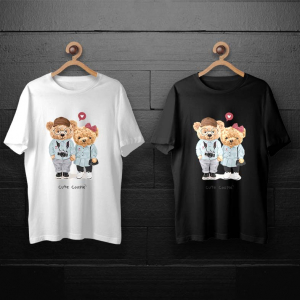 طرح لایه باز خرس تدی با لباس آبی و دوربین عکاسی برای چاپ روی انواع تیشرت